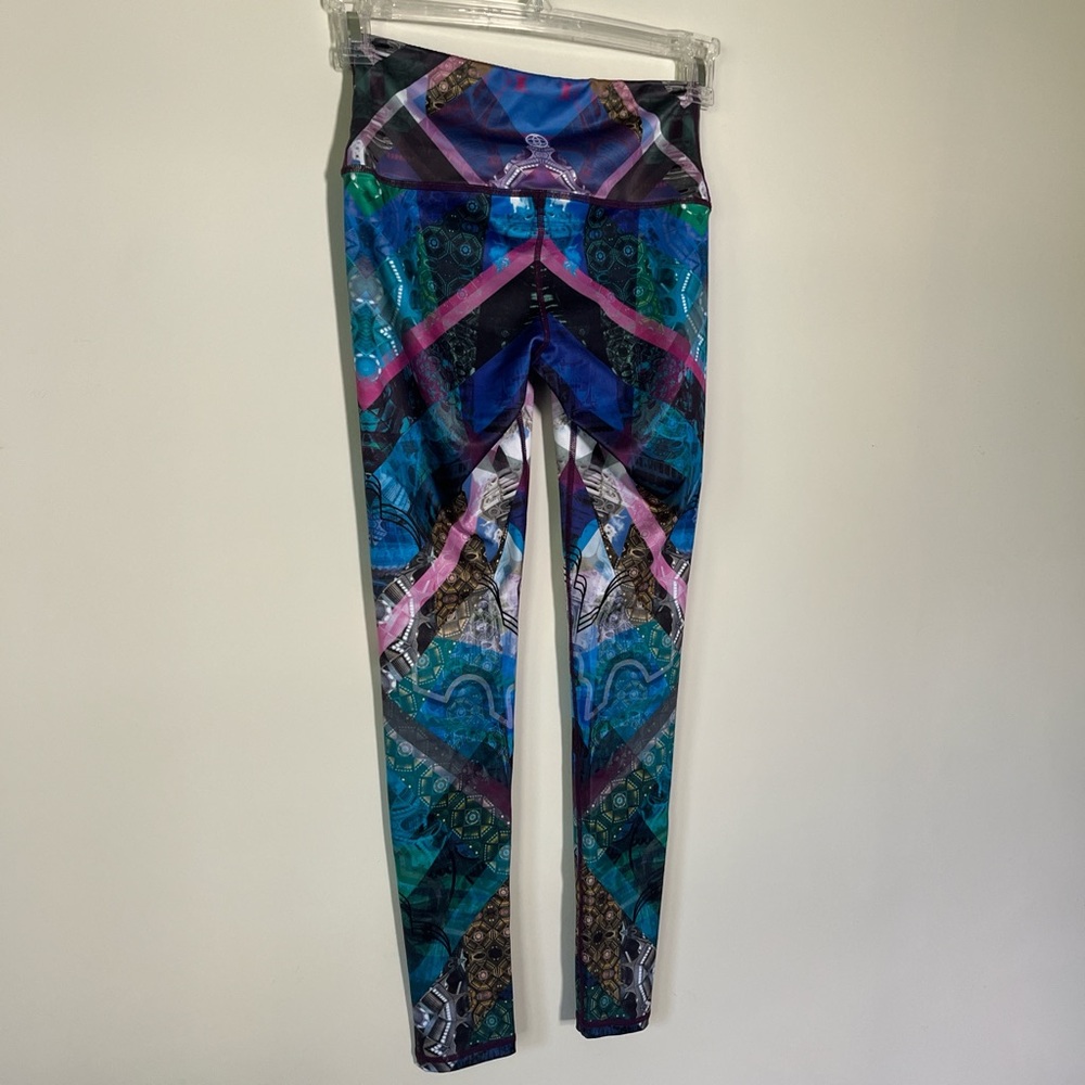 Colorful Patterned Leggings - Picture 4 of 5